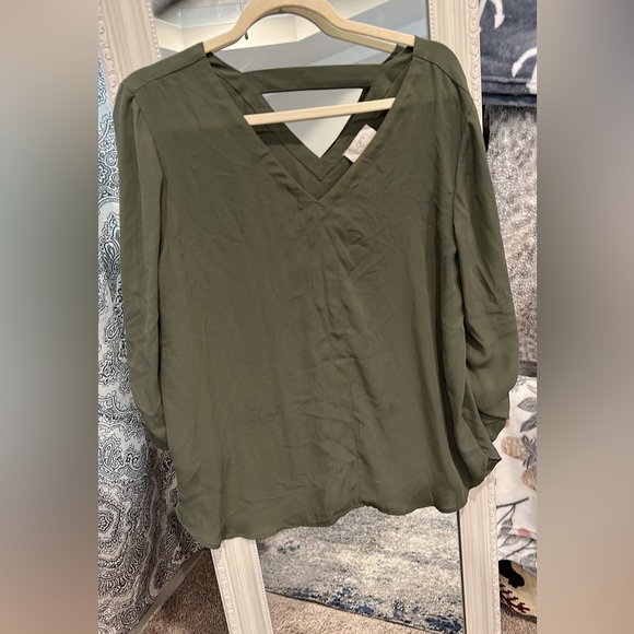 Green women blouses - Picture 1 of 2